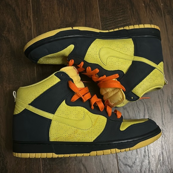 nike Homer, Simpsons *RARE* - Picture 1 of 3